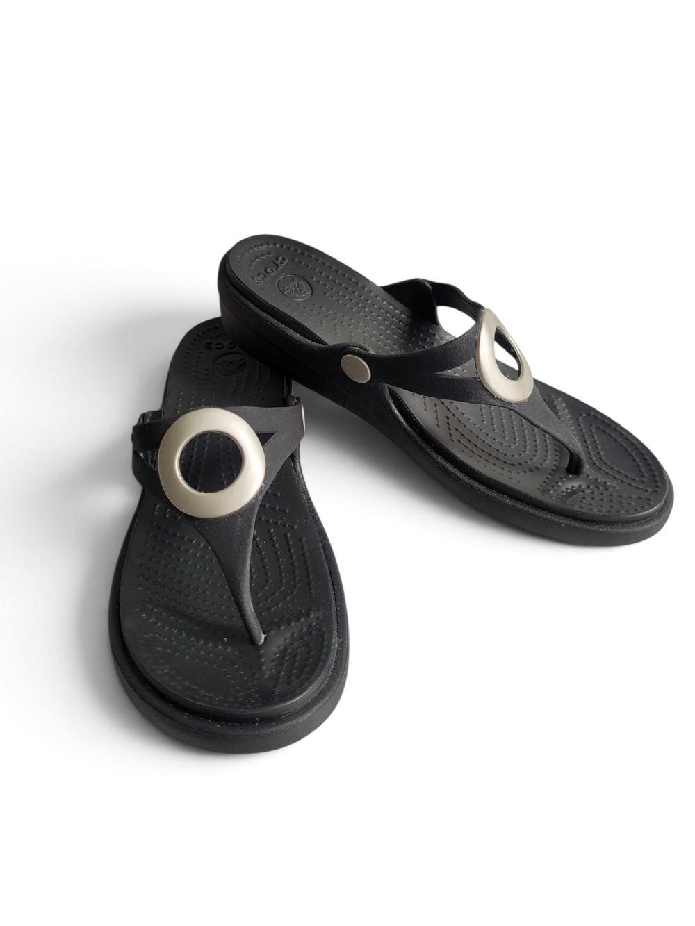 CROCS Sanrah Black Thong Sandals with Silver Ring Accent 8